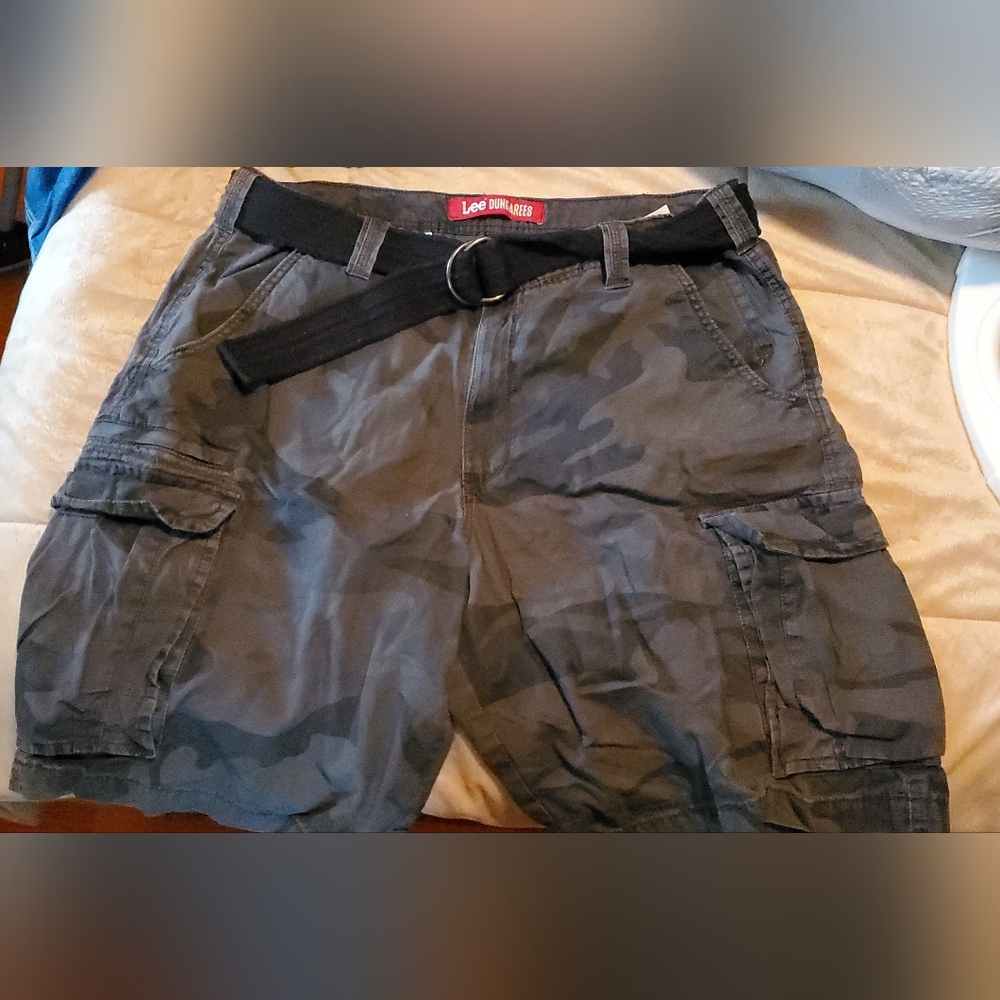 Mens Lee Dark Camouflage Cargo Shorts with Belt Size 36